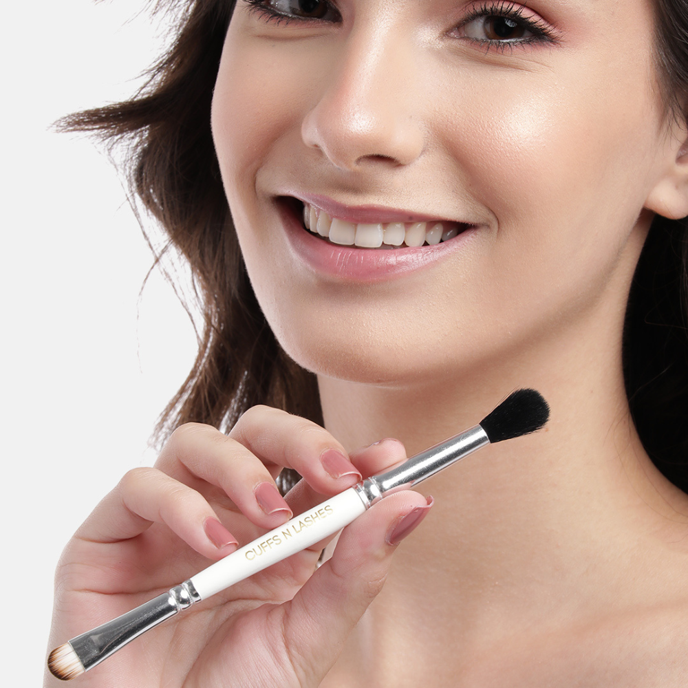 06-Double Duty Small Flat Brush & Fluppy Blending Brush